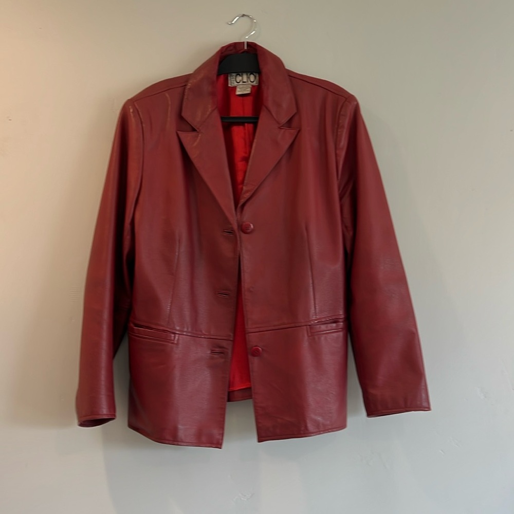 Clio large, vintage red leather coat. ❤️❤️❤️
